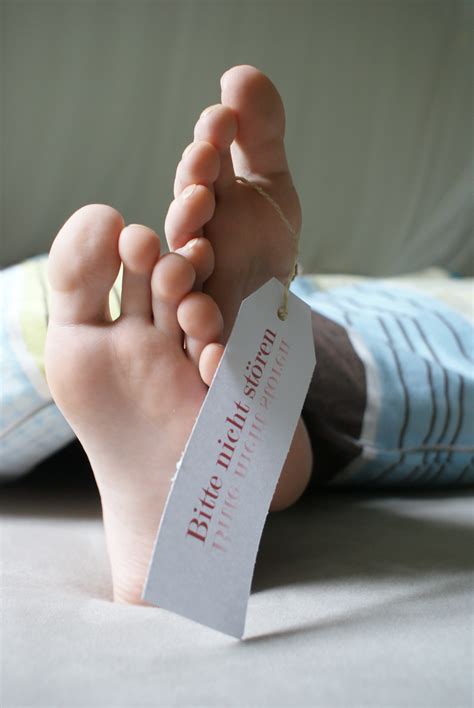 睡覺足交|Sleeping footjob